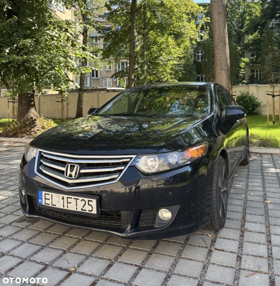 Honda Accord 2.0 Executive Nav - 1