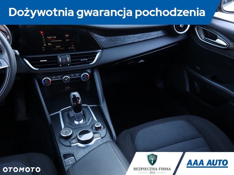 Alfa Romeo Giulia - 10