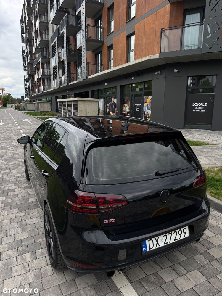 Volkswagen Golf - 8