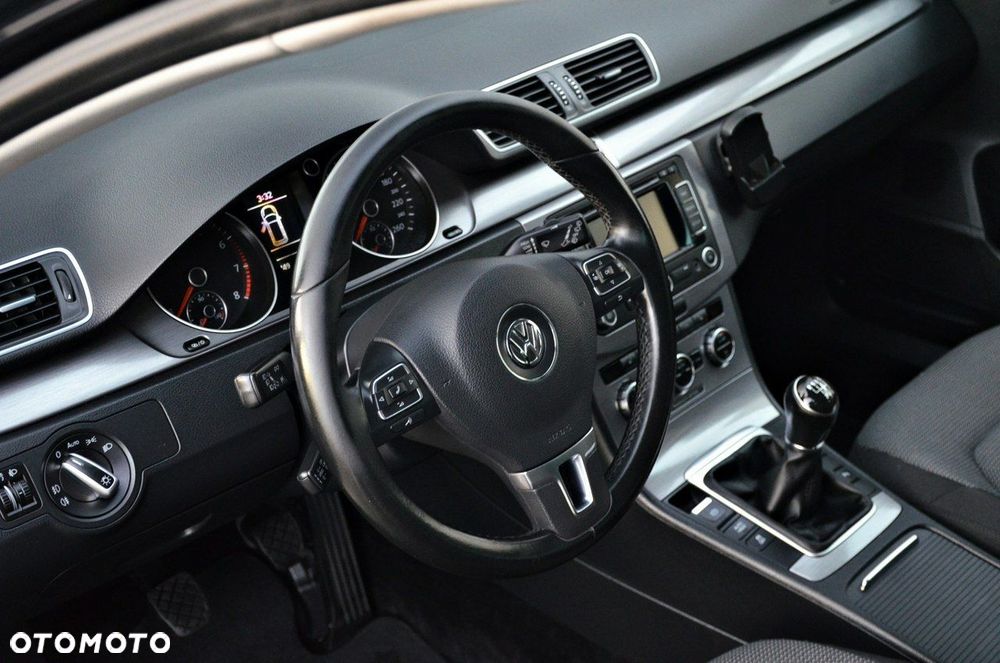 Volkswagen Passat - 20