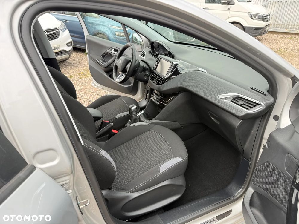 Peugeot 208 PureTech 82 Start & Stop Allure - 26