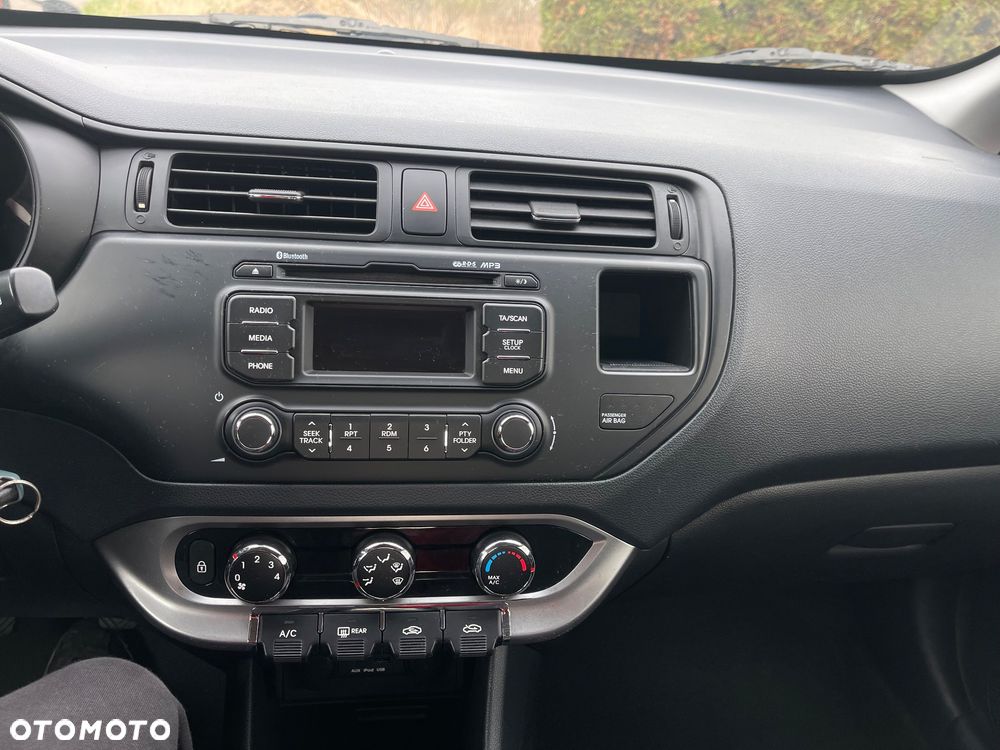 Kia Rio 1.2 Dream Team Edition - 14