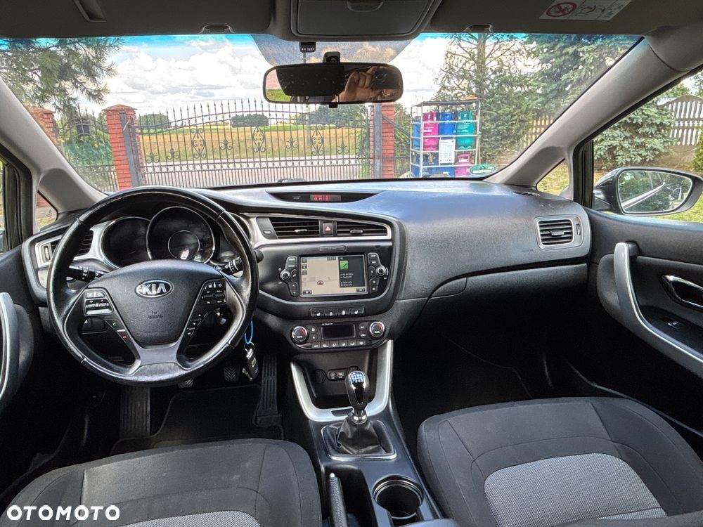 Kia Ceed 1.6 CRDi 136 ISG Dream-Team Edition - 35