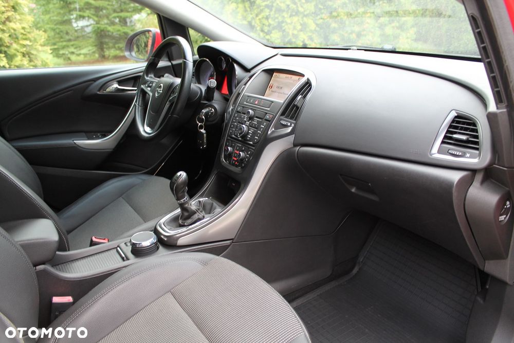 Opel Astra 1.6 Turbo Cosmo - 9