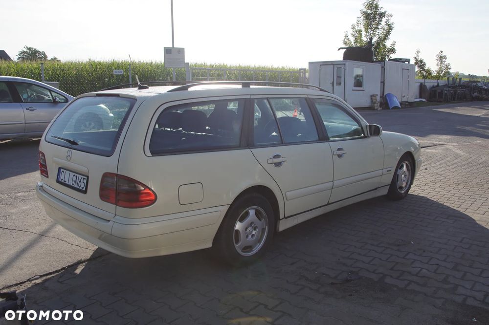 Auto na części - Mercedes E-Klasa W210 Lift 220 CDI 2.2 CDI 143 KM 611961 722699 623 1999R Silnik Skrzynia Maska Klapa Drzwi Szyba Lusterko Klamka Błotnik Deska Kokpit Sterownik Moduł Licznik - 6
