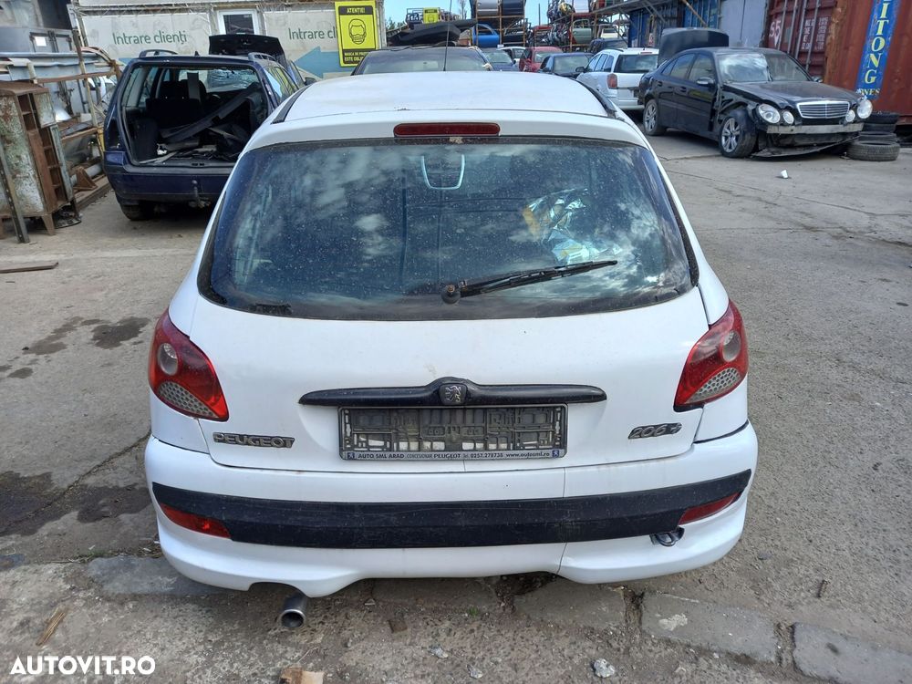 Dezmembrari  Peugeot 206+ (T3E)  2009  > 0000 1.4 i Benzina - 4