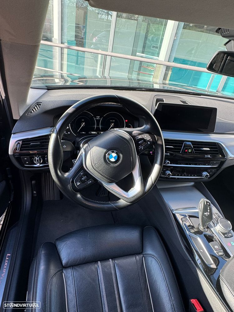 BMW 520 d xDrive Line Luxury Auto - 2