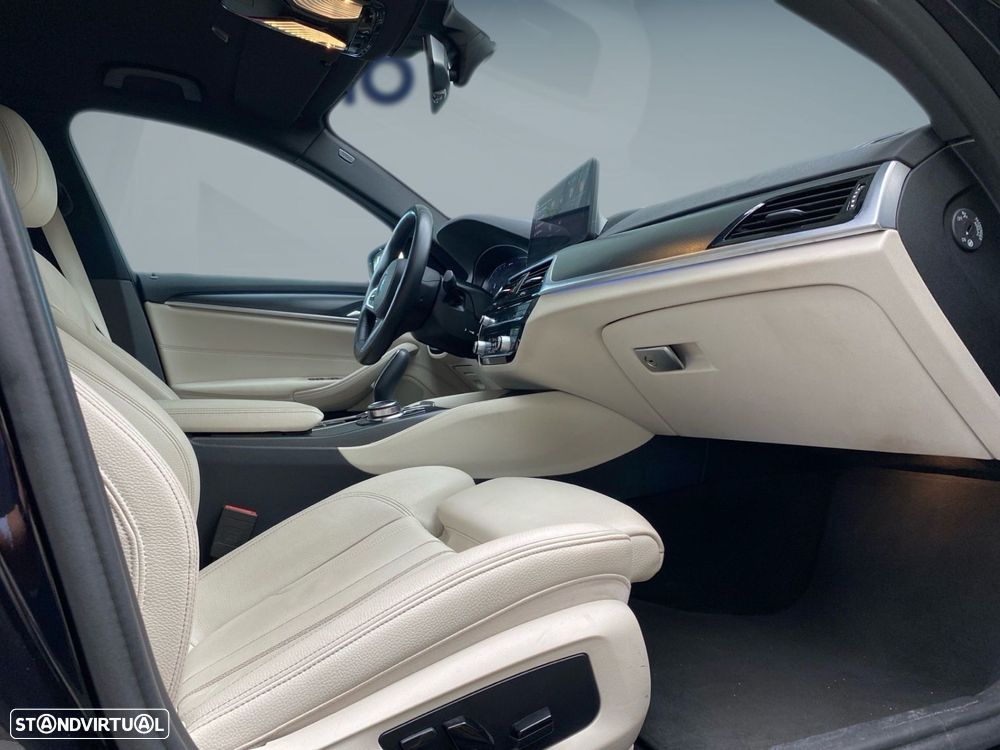 BMW 530 e Pack Desportivo M - 17