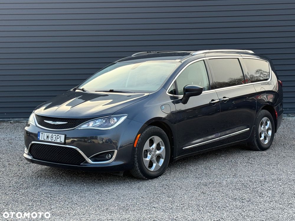 Chrysler Pacifica - 17