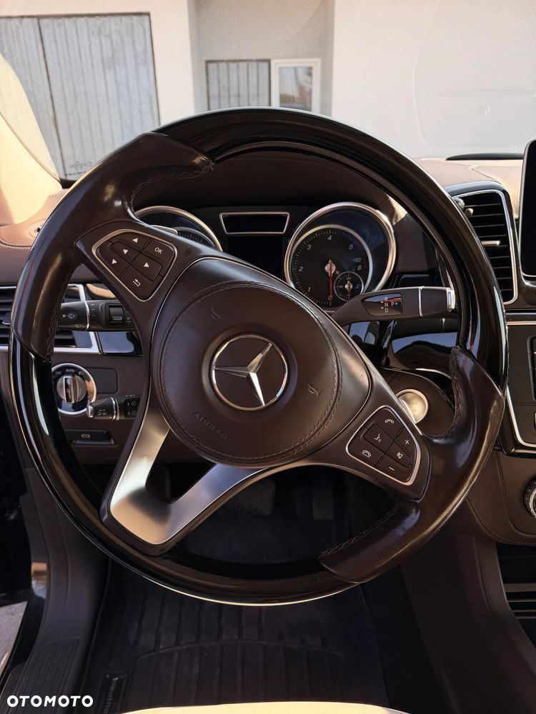 Mercedes-Benz GLS - 11