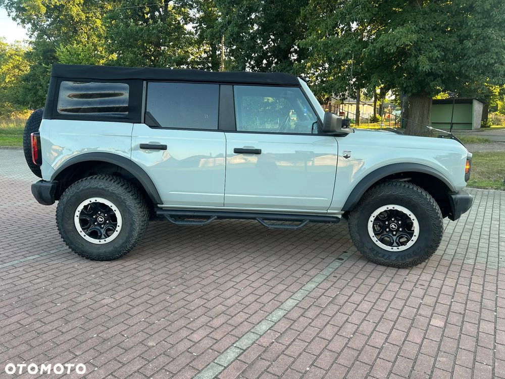 Ford Bronco - 3