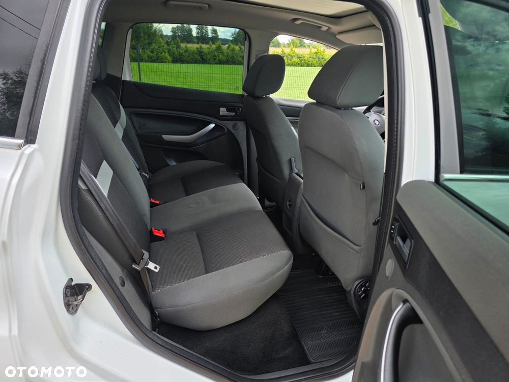 Ford Kuga - 23