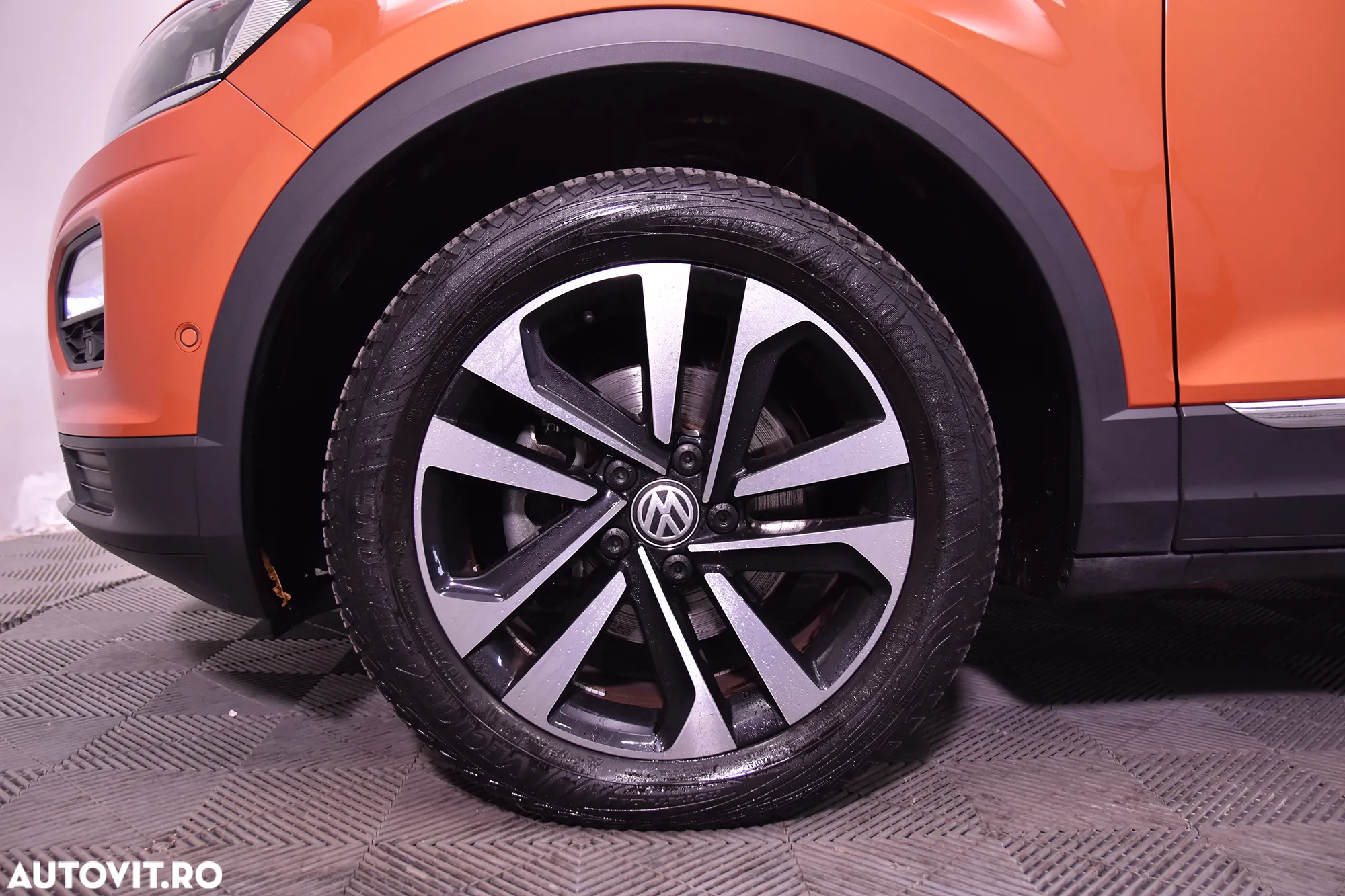 Volkswagen T-ROC - 13