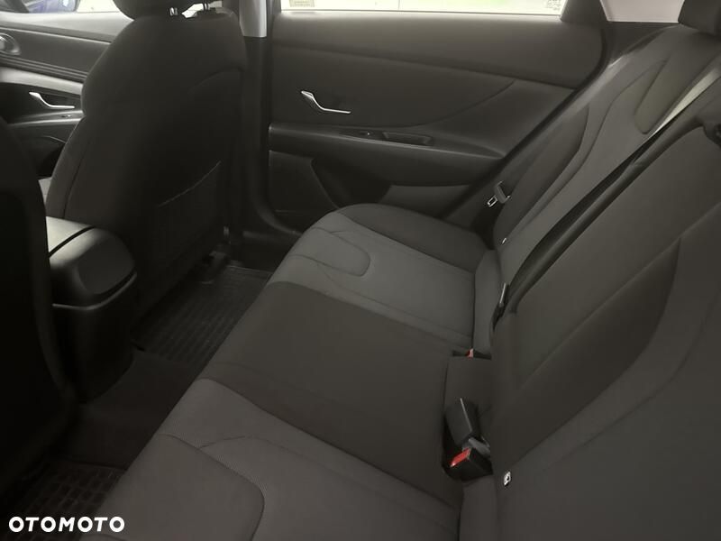 Hyundai Elantra - 20