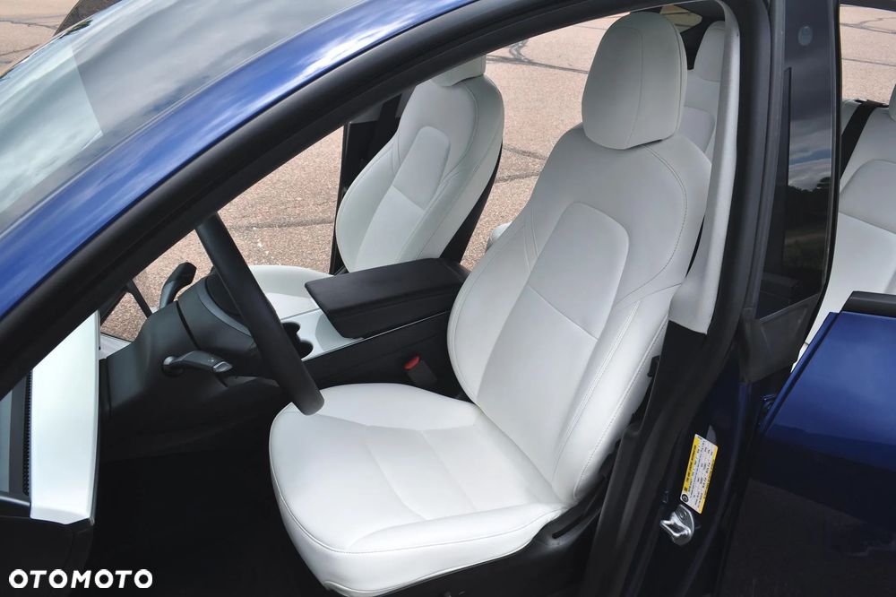 Tesla Model Y - 7