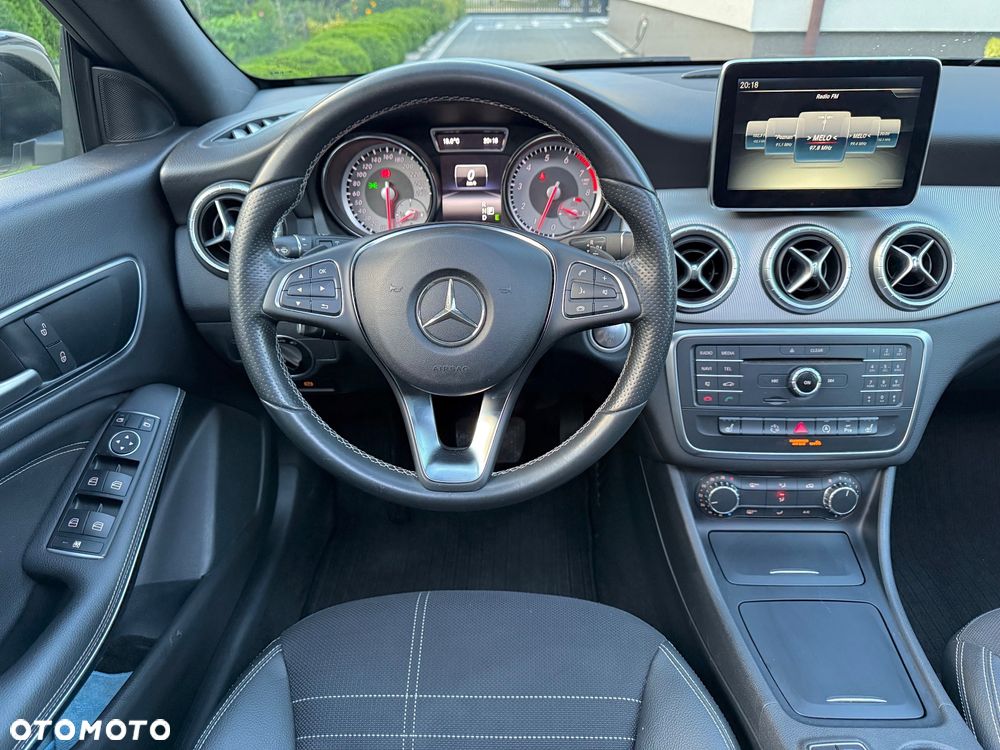 Mercedes-Benz CLA Shooting Brake 200 7G-DCT Urban - 12