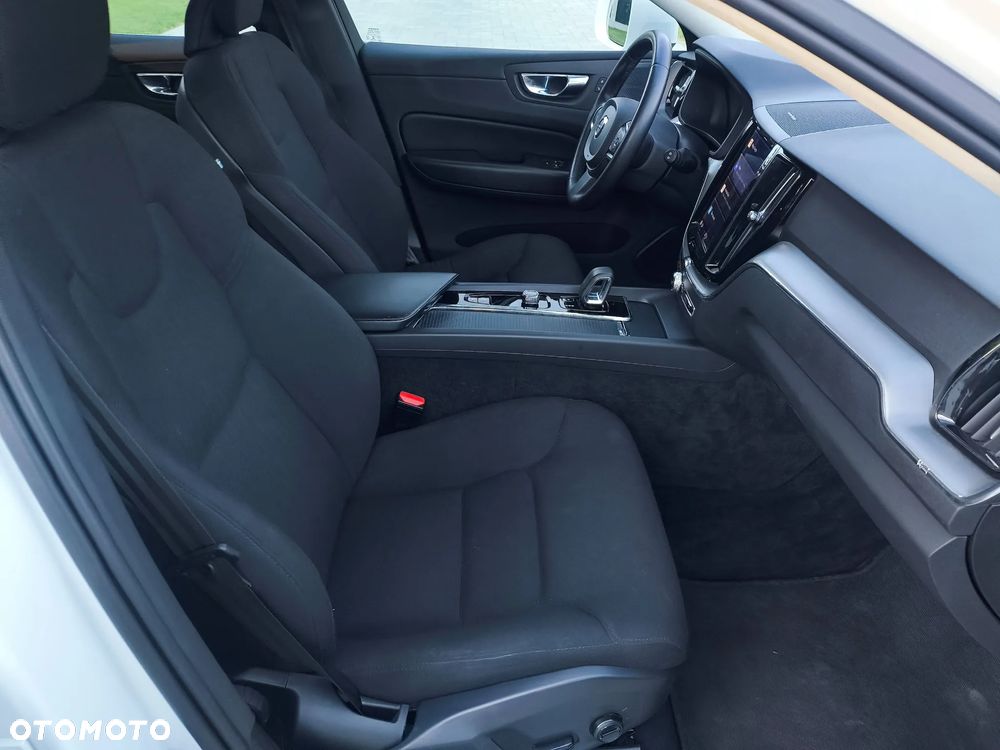 Volvo XC 60 B4 B Momentum Pro - 11