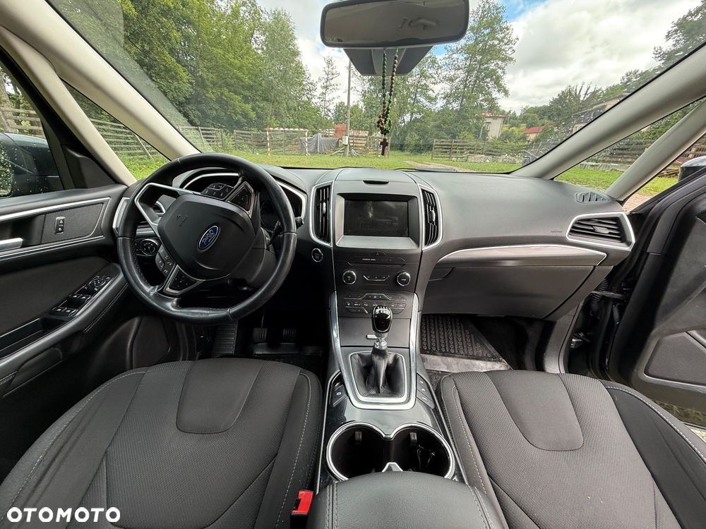 Ford S-Max - 11
