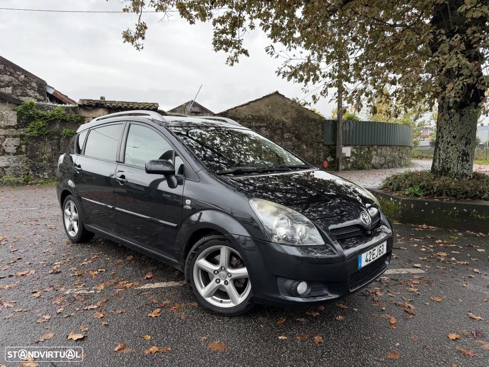 Toyota Corolla Verso 2.2 D-4D High Pack - 1