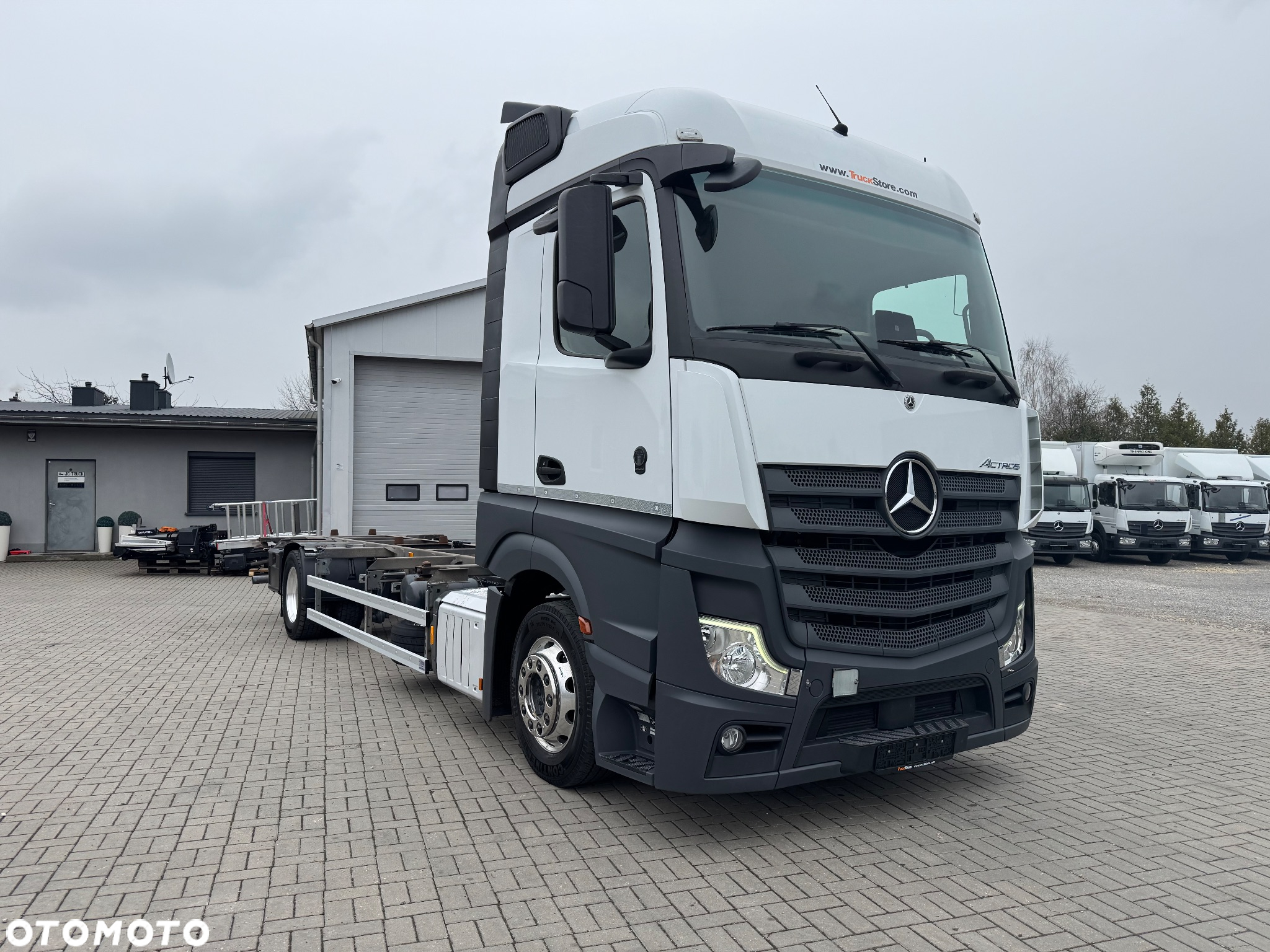 Mercedes-Benz - 15