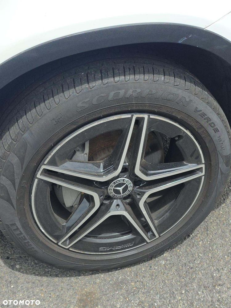 Mercedes-Benz GLC 300 4Matic 9G-TRONIC AMG Line - 17