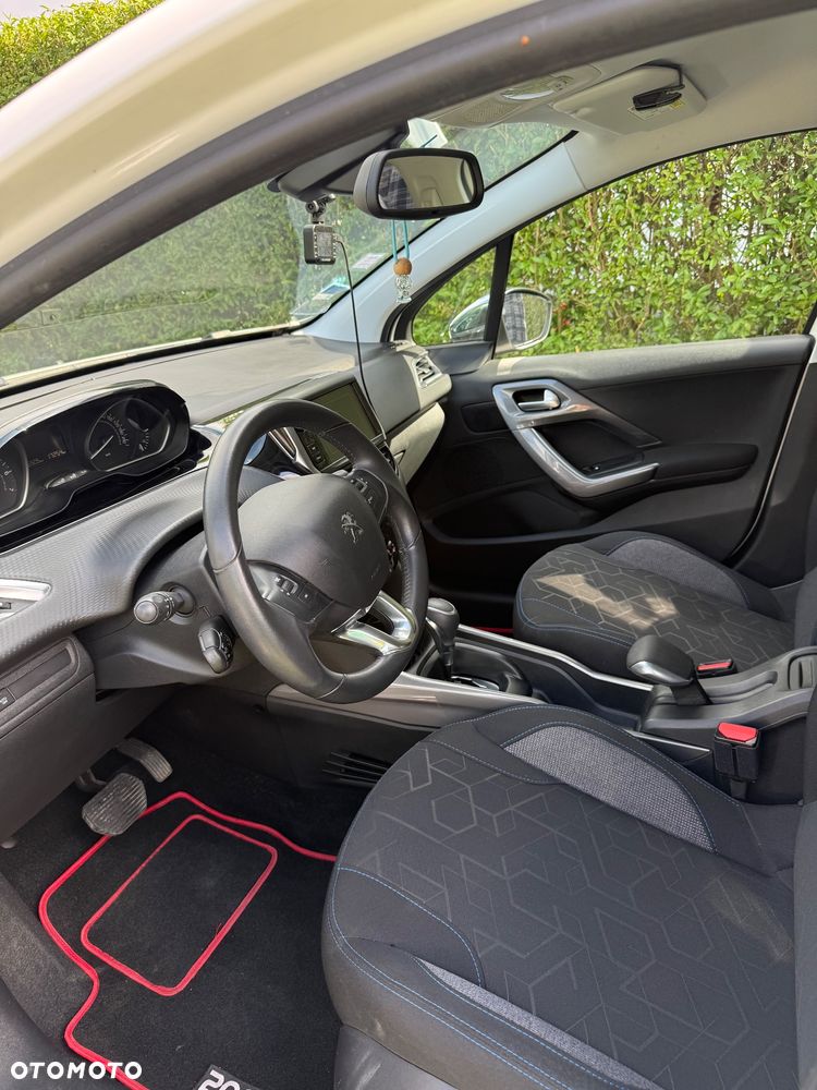 Peugeot 2008 1.2 Pure Tech GPF Style S&S EAT6 - 10