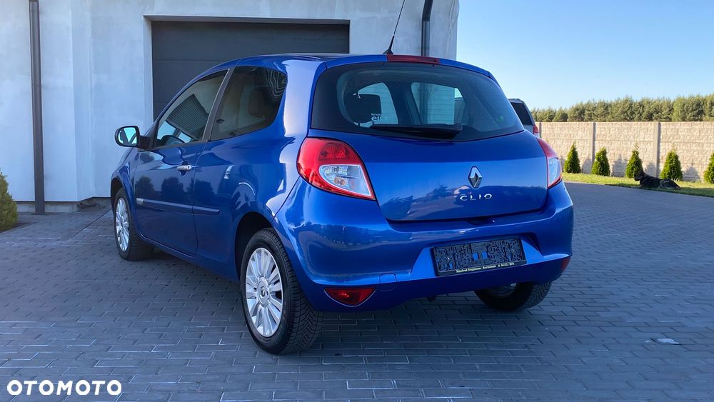 Renault Clio 1.2 16V 75 Expression - 9