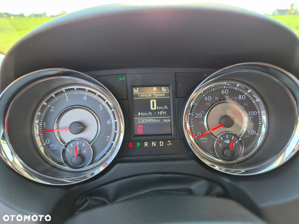 Chrysler Town & Country 3.6 Limited - 13
