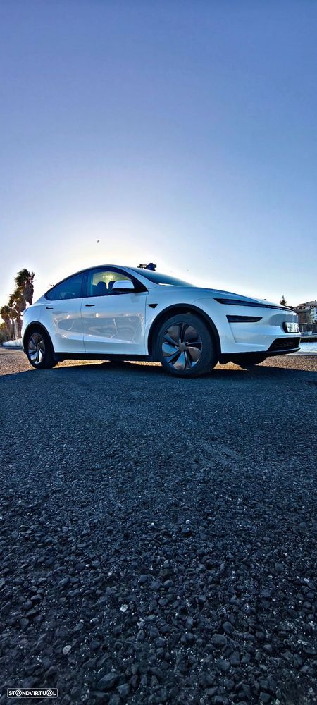 Tesla Model Y - 5