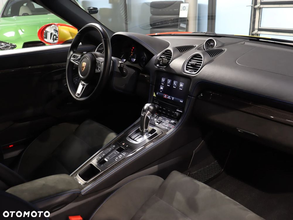 Porsche 718 Spyder - 18