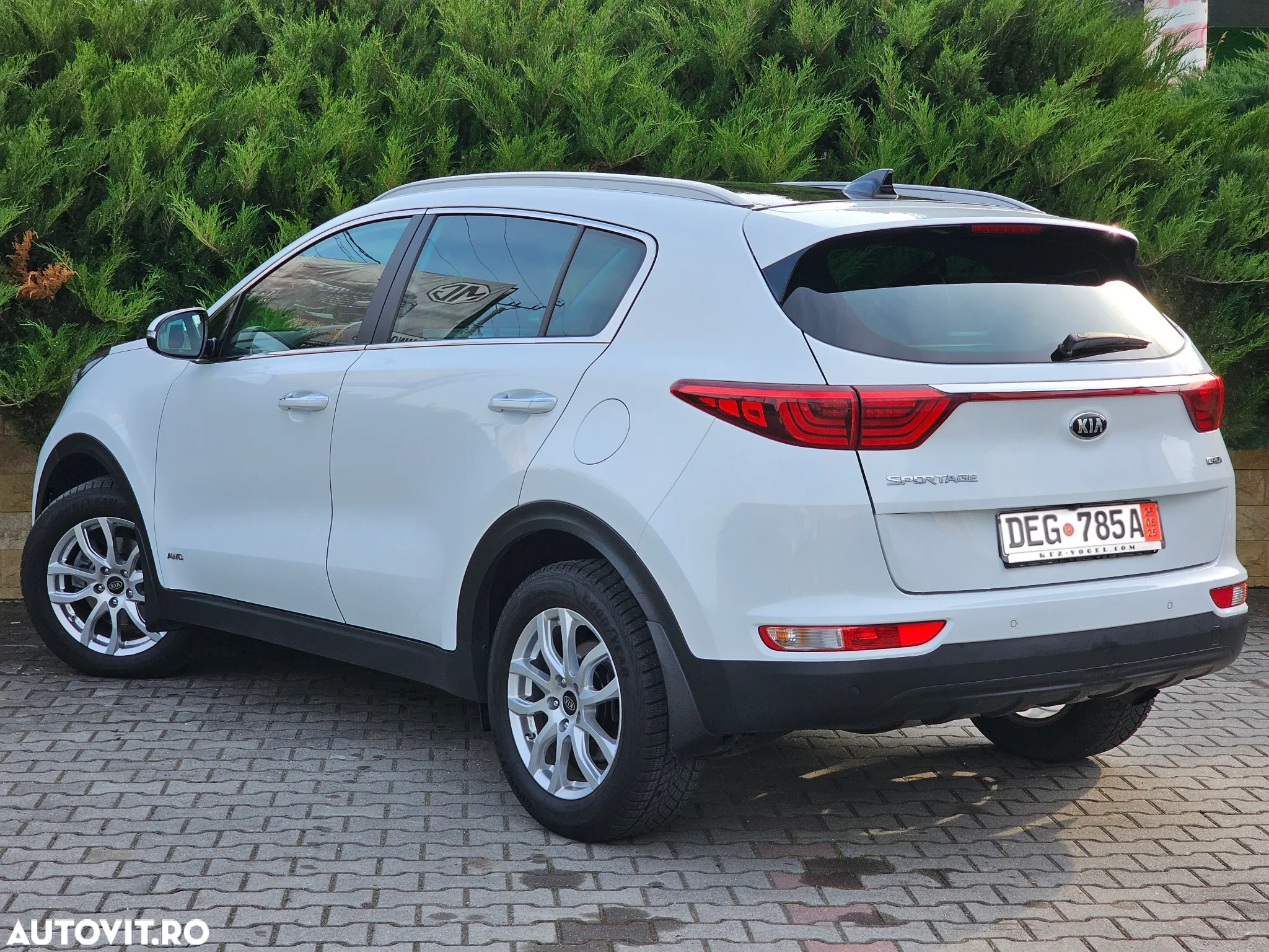 Kia Sportage 2,0 CRDI AWD Aut. Spirit - 4