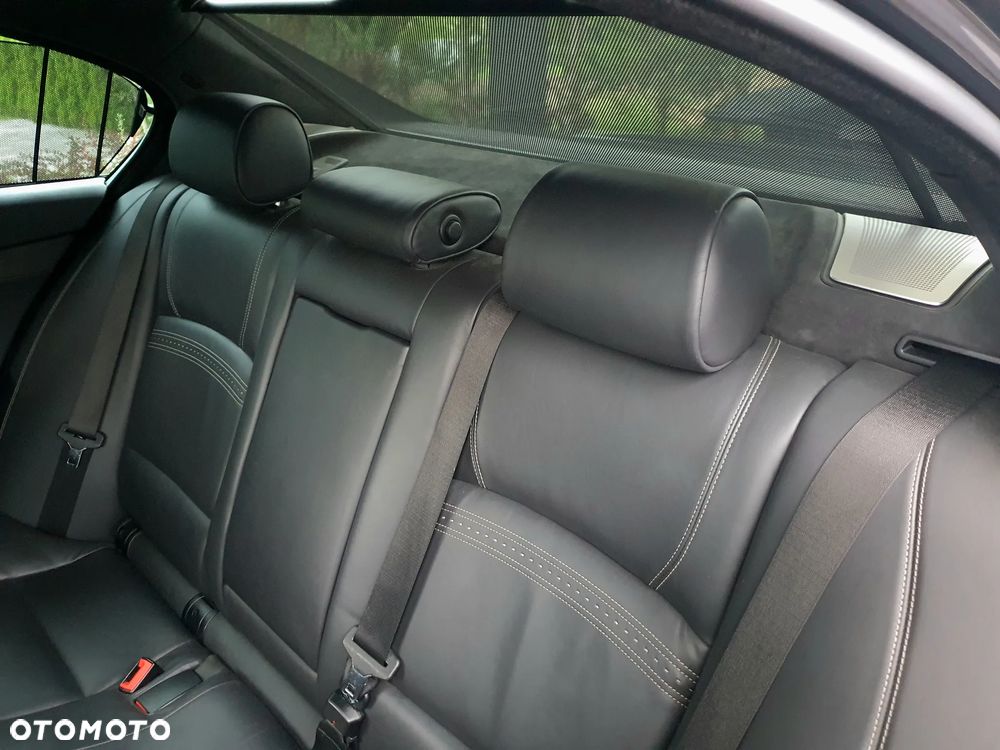 BMW Seria 5 M550d xDrive - 28