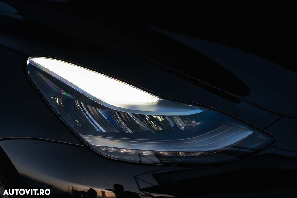 Tesla Model 3 - 11