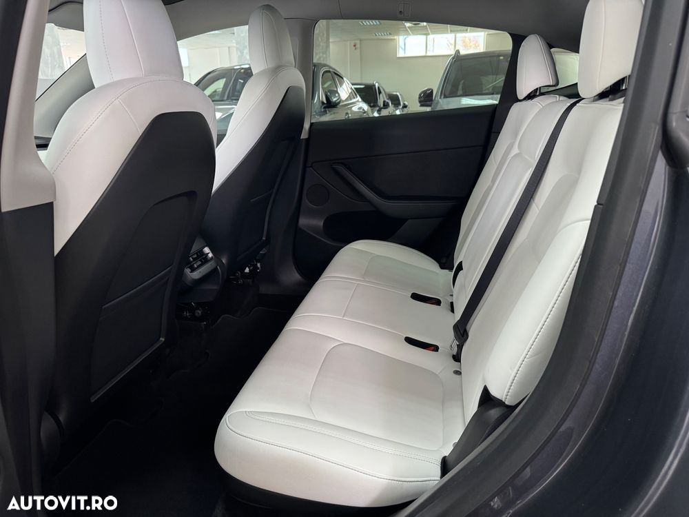 Tesla Model Y - 21
