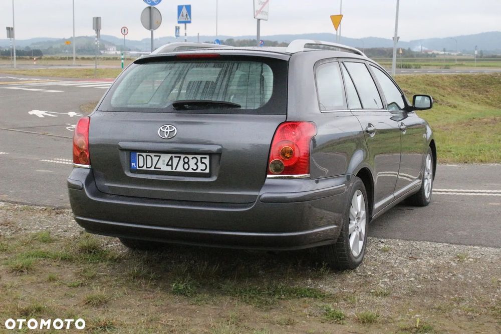 Toyota Avensis 2.0 D-4D Combi - 15
