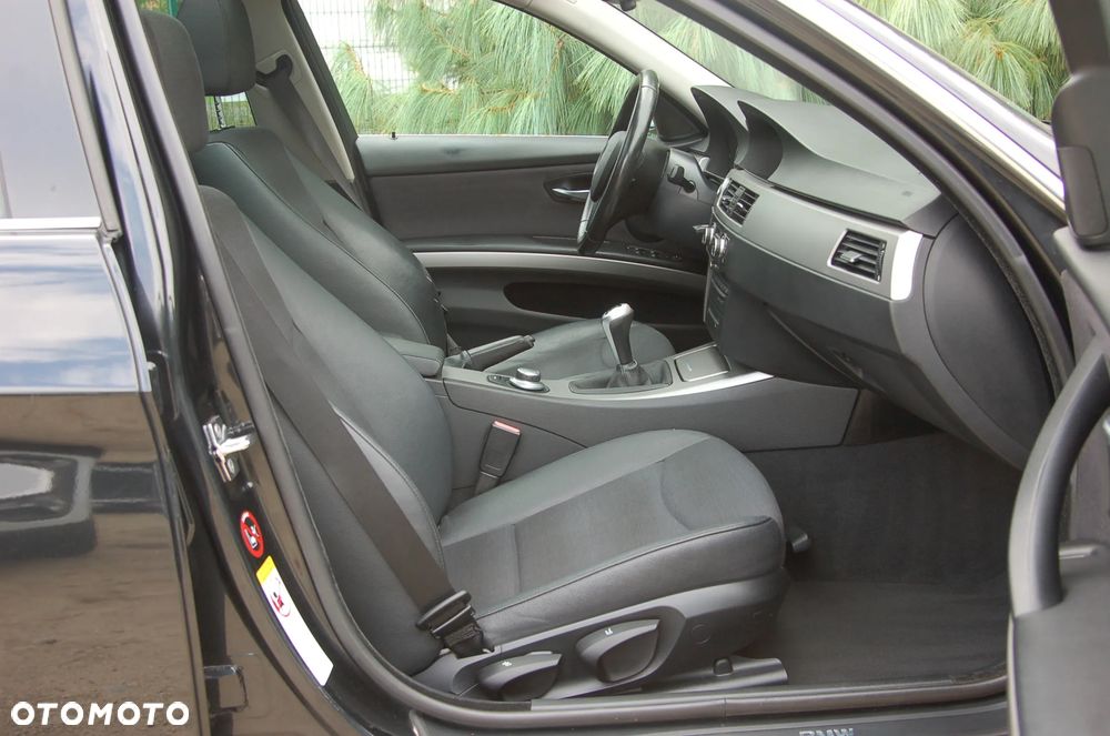 BMW Seria 3 325i - 30