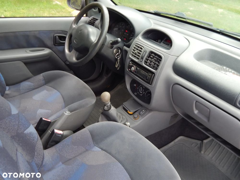 Renault Clio 1.4i RT - 10