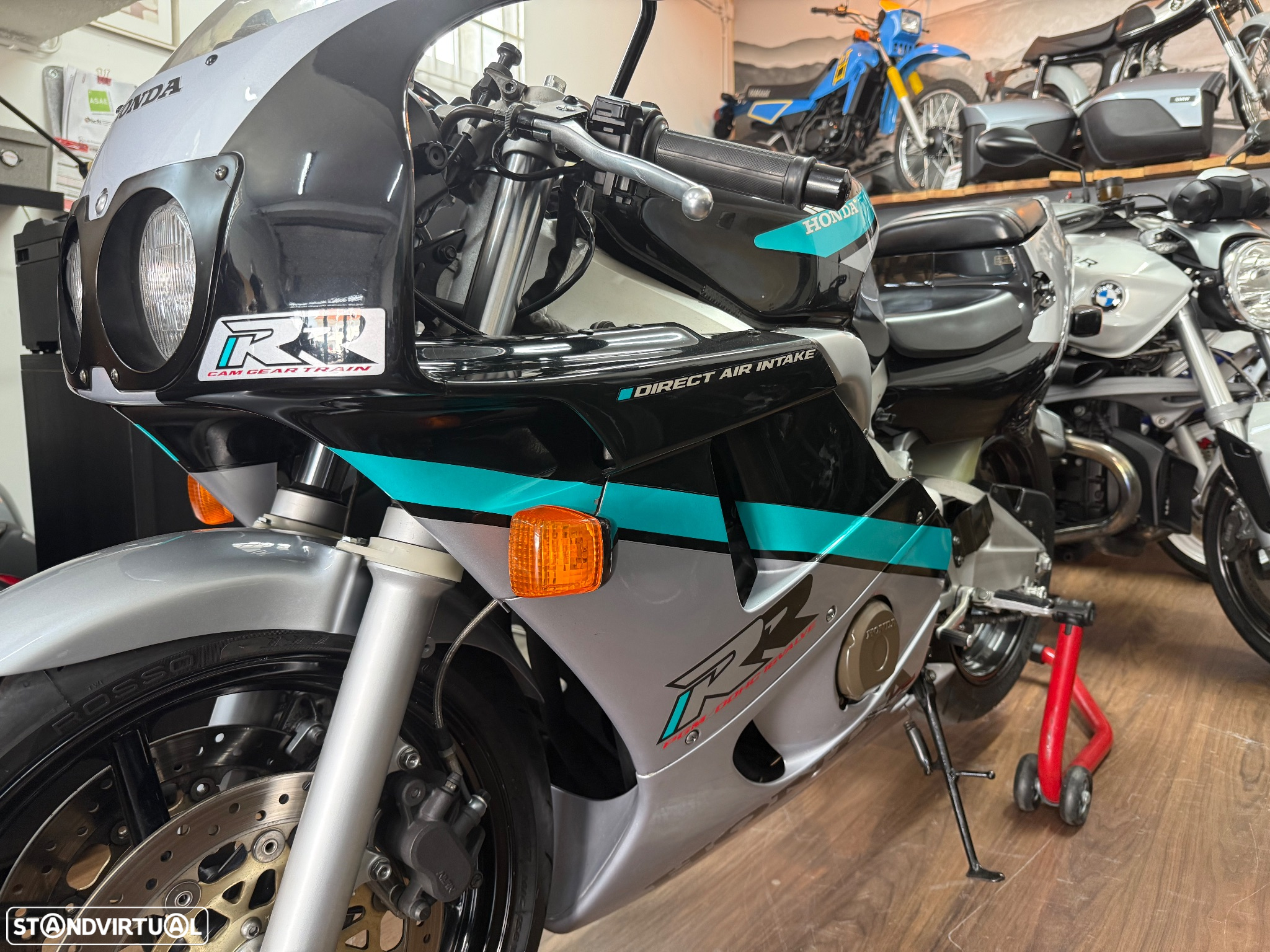 Honda CBR 400 RR - 17
