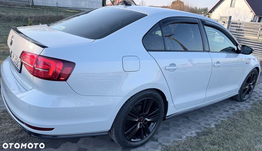 Volkswagen Jetta - 16