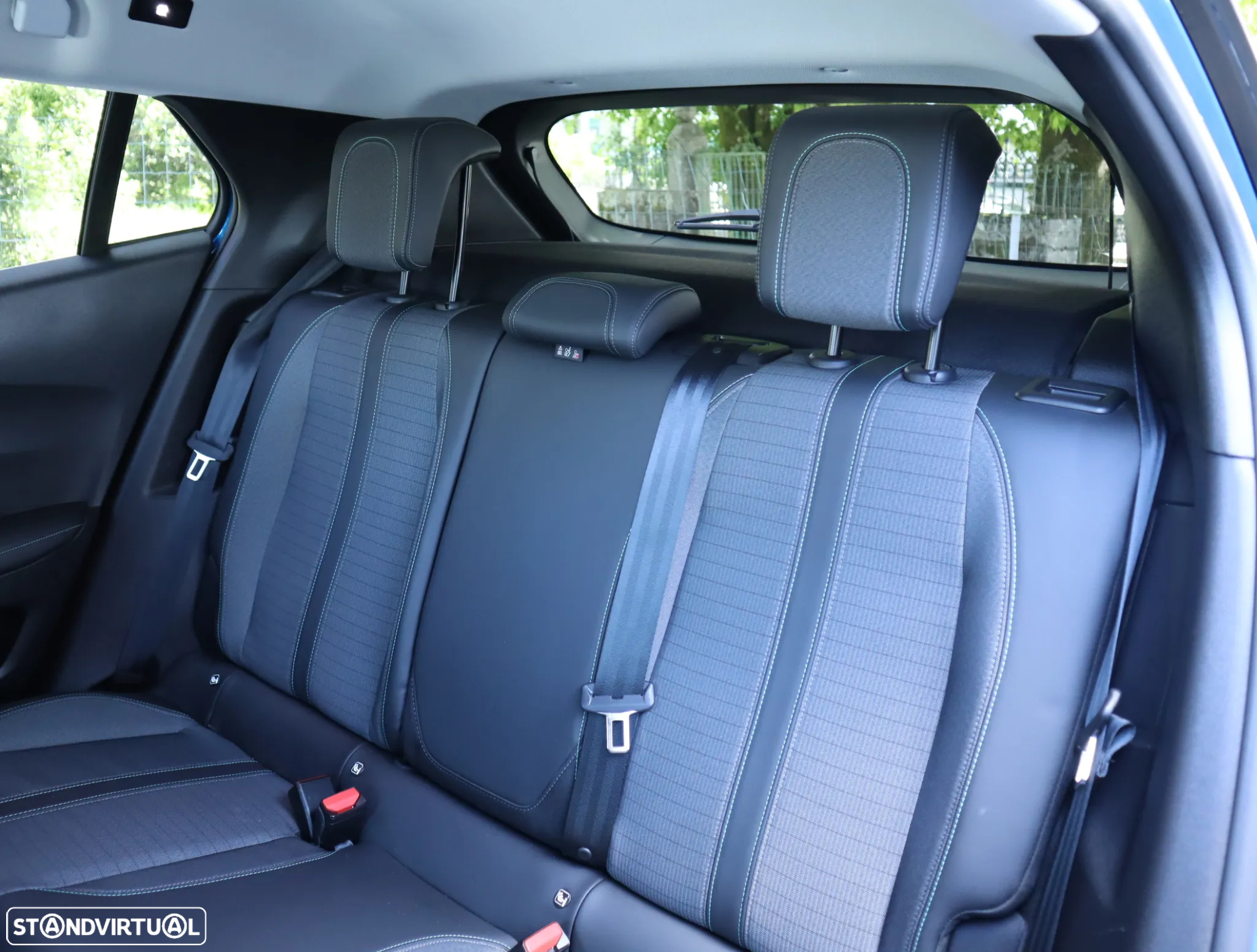 Peugeot e-2008 50 kWh Allure Pack - 23