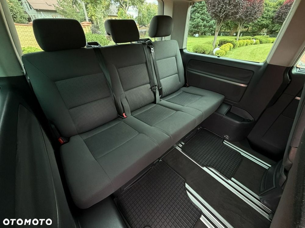 Volkswagen Multivan - 24