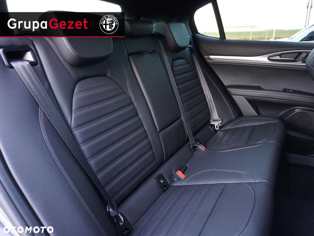 Alfa Romeo Stelvio - 8