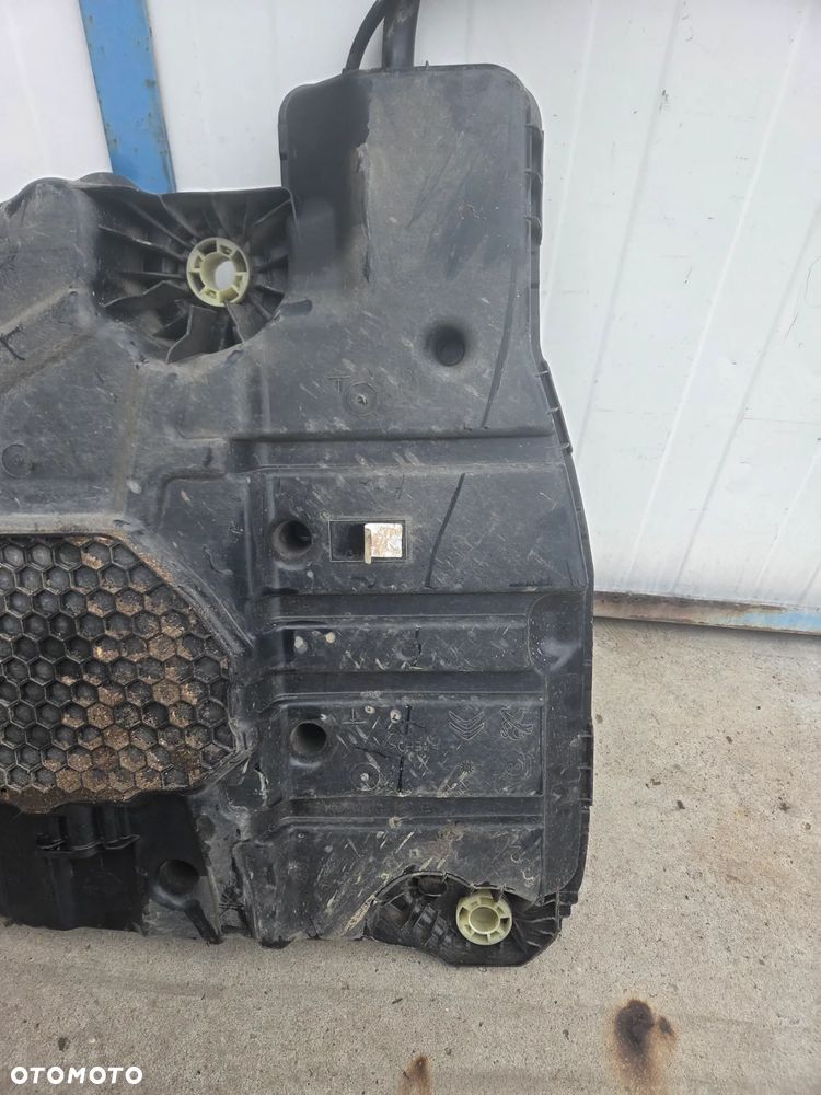 Zbiornik ADBLUE Citroen C3 Aircross 1.5 BLUEHDI - 9