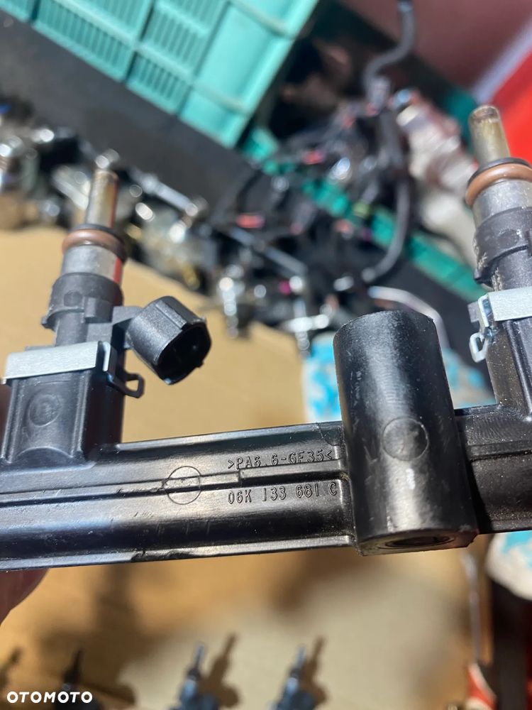 Listwa wtryskowa VW AUDI SKODA SEAT 1.8 2.0 TSI TFSI 06K133681C - 3