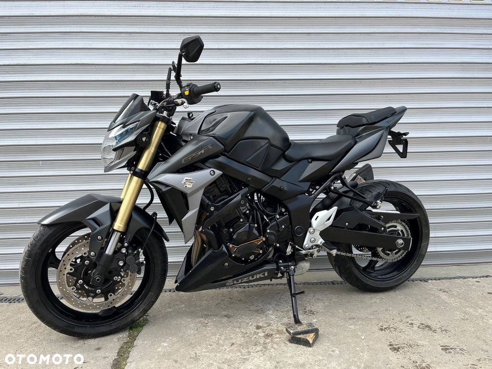 Suzuki GSR - 1