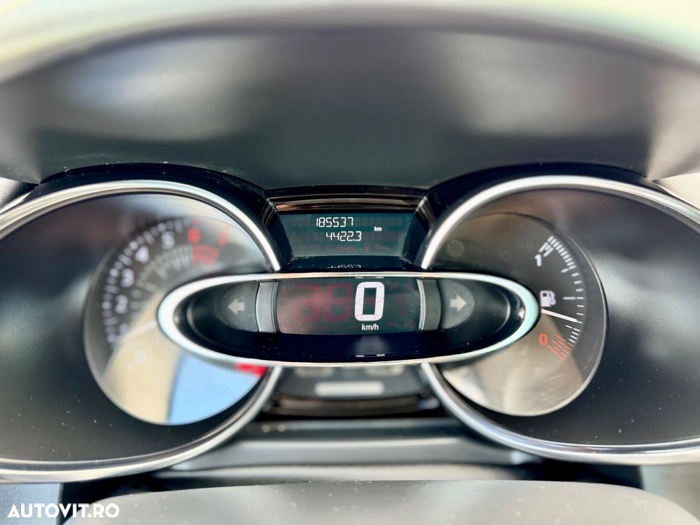 Renault Clio - 37