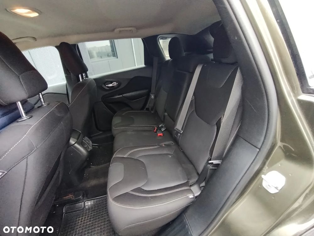 Jeep Cherokee - 17