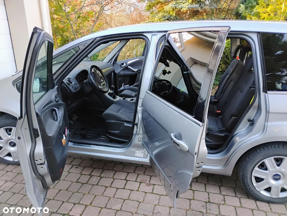 Ford Galaxy - 8