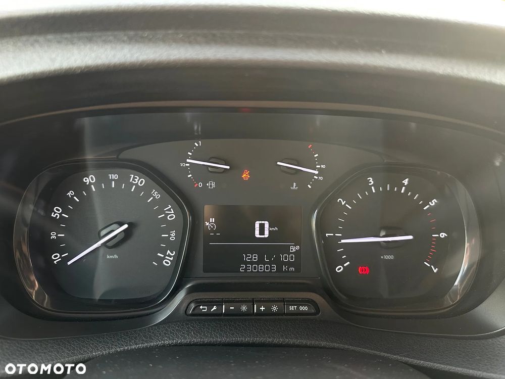 Opel Vivaro - 10