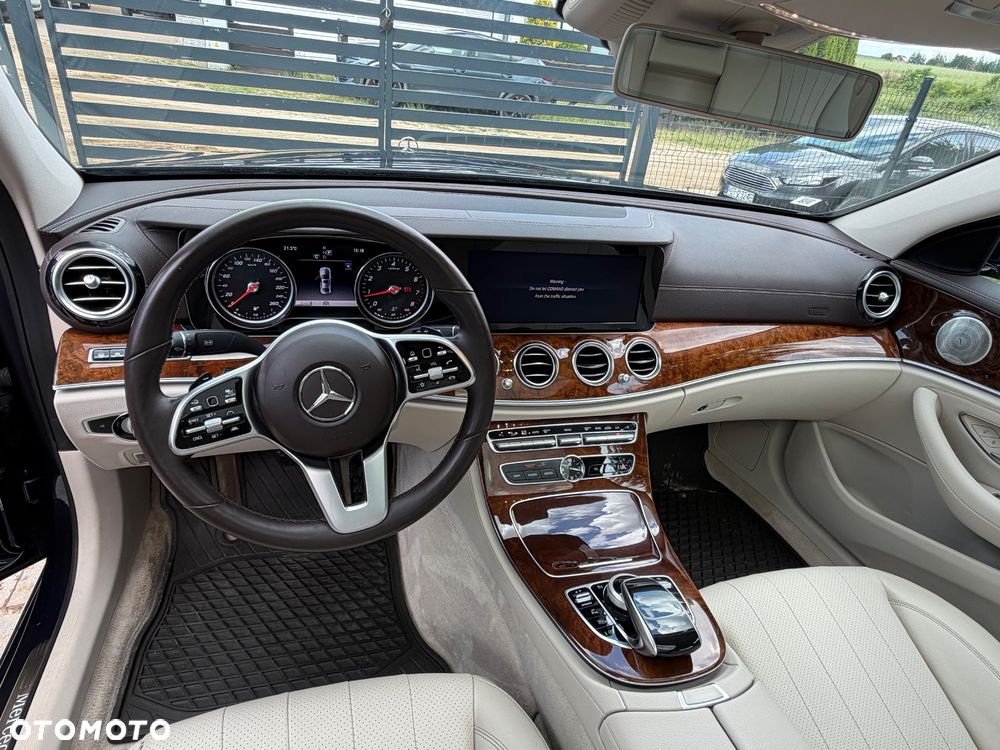Mercedes-Benz Klasa E 300 9G-TRONIC - 21